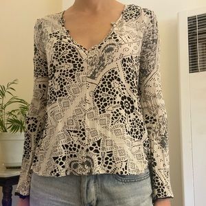Love Stitch black and white patterned long sleeve blouse shirt sz M